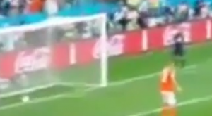 Olanda-Argentina: il rigore di Vlaar era gol? La palla torna dentro (video)