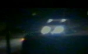 Un frame del video che ha ripreso un furgone davanti casa dei Gambirasio la sera del delitto