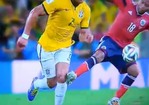 Brasile-Colombia, fallaccio di Zuniga a Hulk: brasiliani chiedono prova Tv VIDEO