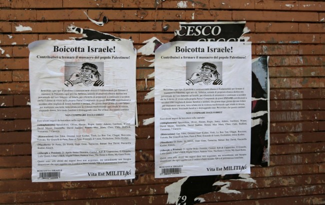 "Boicottata Israele", manifesti contro commercianti ebrei a Roma FOTO