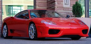 Dichiara 900 euro al mese, ha la Ferrari: "La uso poco, costa troppo mantenerla"