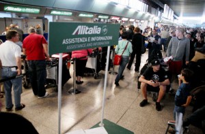 Alitalia, paralisi da malattia: piovono certificati, ma chi li firma?
