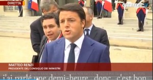 Matteo Renzi saluta i giornalisti a Parigi...in un francese incerto VIDEO