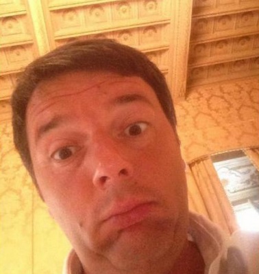 Renzi, il selfie pubblicato e poi cancellato da Twitter FOTO