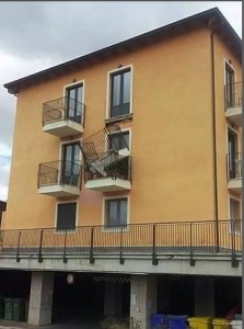 L'Aquila, divieto di accesso ai balconi: lo ordina il sindaco dopo il crollo