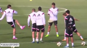 Gareth Bale, che pallonata in faccia a Luka Modric (VIDEO) 