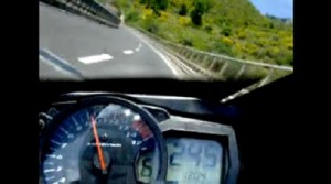 Corsa in moto a 300 km/h sull'autostrada A3, da Salerno a Scafati (VIDEO)