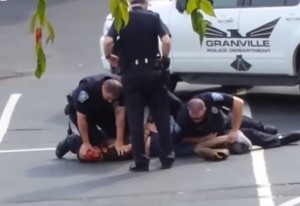 Polizia picchia uomo 
