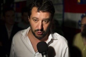 Matteo Salvini: "Se Renzi mette mezza tassa in più, a Roma con bastoni"