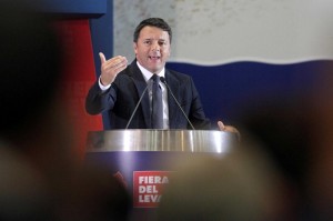 Matteo Renzi Governo giovane piacciono agli italiani: "Accentra? Fa bene"