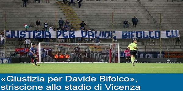 "Giustizia per Davide Bifolco": lo striscione dei tifosi del Latina FOTO