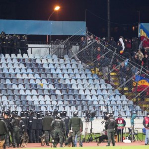 Slovan-Sparta Praga sospesa per invasione campo (VIDEO)