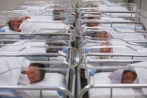 M5s vota con Lega: no bonus bebè a immigrati regolari