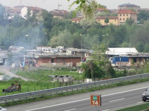 Torino, nomadi dicono no a autobus separato:  Non ci vogliono, saliamo lo stesso