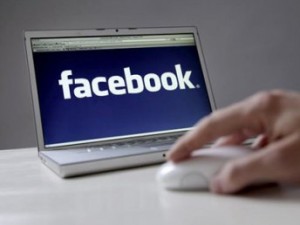 Molestie alla figliastra di 12 anni su Facebook: condannato