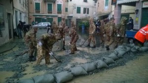Genova affonda. Alluvione, sommersi i resti di una classe dirigente che non c'è più