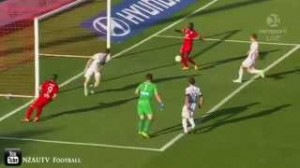 Video. Awer Mabil sbaglia il gol più facile della storia del calcio
