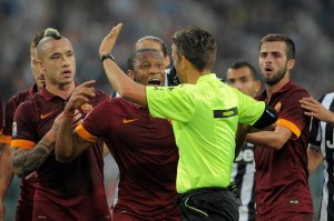 Juve-Roma. Interrogazione parlamentare: "Arbitro affossa i giallorossi in Borsa"
