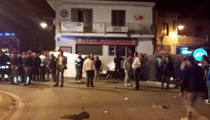 L’esterno del bar contro il quale è piombata una Bmw uccidendo 4 persone a Sassano (Salerno)
