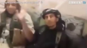 Isis, scherzi atroci tra guerriglieri: "Dove è la mia schiava yazida?"  VIDEO