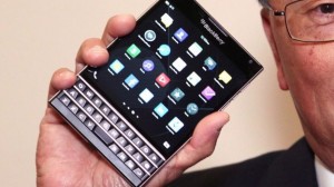 BlackBerry, 550 dollari se rottami iPhone per comprare Passport