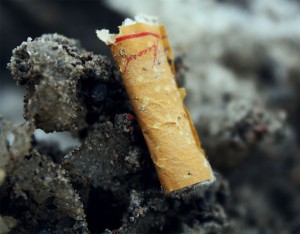Sigarette con escrementi umani e di ratto. Allarme in Gran Bretagna