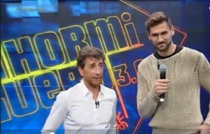 Juventus, Llorente canta "ma che idea" (VIDEO) in diretta tv in Spagna