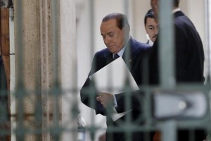 Berlusconi si aggrappa a Salvini, mossa disperata sul viale del tramonto