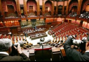 Jobs Act, 17 del Pd votano contro Renzi. Due espulsi M5S: "Discriminati"