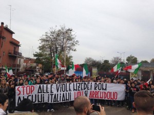 Torrevecchia (Roma): rom fuori da scuola. Blitz Casapound e Blocco Studentesco