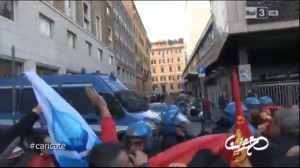 Operai Ast Terni, cariche a freddo della polizia: Gazebo smentisce Alfano VIDEO