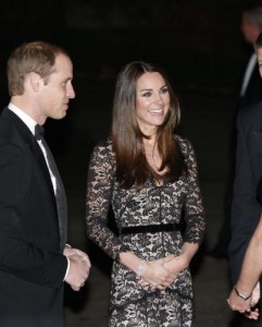Kate Middleton, regina esclude i genitori dal pranzo di Natale: "Non c'è spazio"