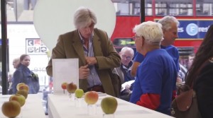 Londra, il mercato che rende reale l'Apple Store: le mele sono vere V