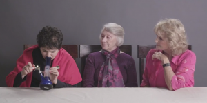Usa, le 3 nonne che provano la marijuana per la prima volta fumando un bong 