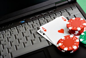 Salerno, rubavano account poker online e svuotavano i conti: 3 arresti