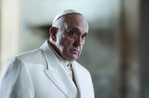 Isis, Papa Francesco: "Lecito fermarlo, ma non solo con le armi"