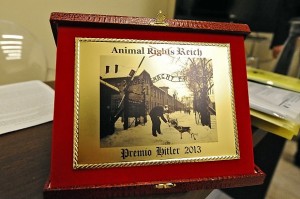 "Premio Hitler 2014" agli animalisti che hanno insultato Caterina Simonsen