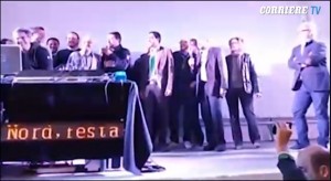 Matteo Salvini canta Vasco Rossi insieme a Roberto Maroni VIDEO