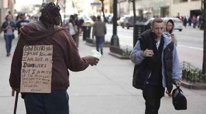 New York, boom di senza tetto per le strade: tensione nei parchi