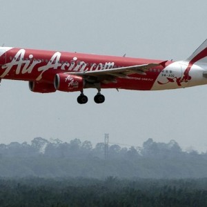 Aereo AirAsia scomparso, capo delle ricerche: "E' in fondo al mare"
