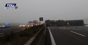 Tir si ribalta in autostrada tra Cesena e Faenza: tratto bloccato VIDEO