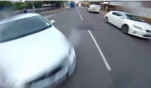 Ciclista investito da auto contromano: video choc girato con telecamera su casco