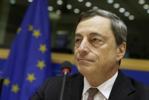 Draghi: "Se inflazione cala, pronti ad agire". Ma ai mercati non basta più