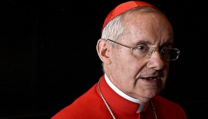 Cardinal Tauran nuovo camerlengo. A Tarcisio Bertone non resta più una carica 