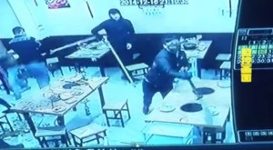 Cina, armati di machete terrorizzano i clienti di ristorante