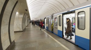 Sesso sui binari della metropolitana di Mosca: coppia posta le foto