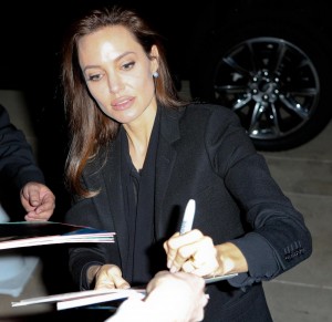 "Angelina Jolie mocciosa viziata senza talento": mail Sony rubata dagli hacker 