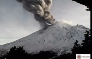 Vulcano Popocatepetl, violenta eruzione in Messico VIDEO
