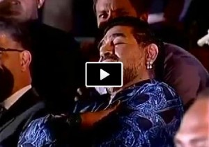 Maradona si addormenta mentre parla Maduro VIDEO