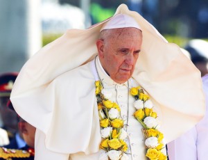Papa Francesco: "Cattolici non facciano figli come conigli. Tre numero ideale"